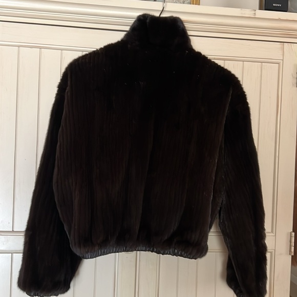 Men’s or Women’s Reversible Bomber Jacket
Ranch Mink & Soft Leather Worn Twice! - Picture 3 of 4